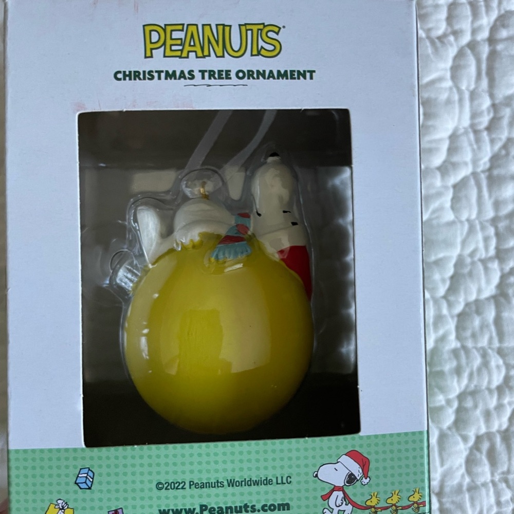 Peanuts x Hallmark Christmas Ornament - Picture 5 of 5
